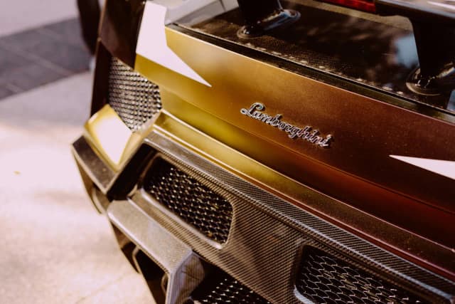 Ile kosztuje Lamborghini Urus? Sprawdź ceny i ukryte koszty