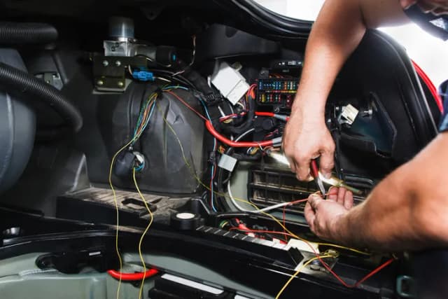 Jakie przewody do instalacji samochodowej wybrać, aby uniknąć problemów?
